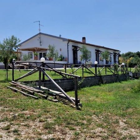 Casale Bianco Al Casello Dell' Autostrada Guidonia Buitenkant foto