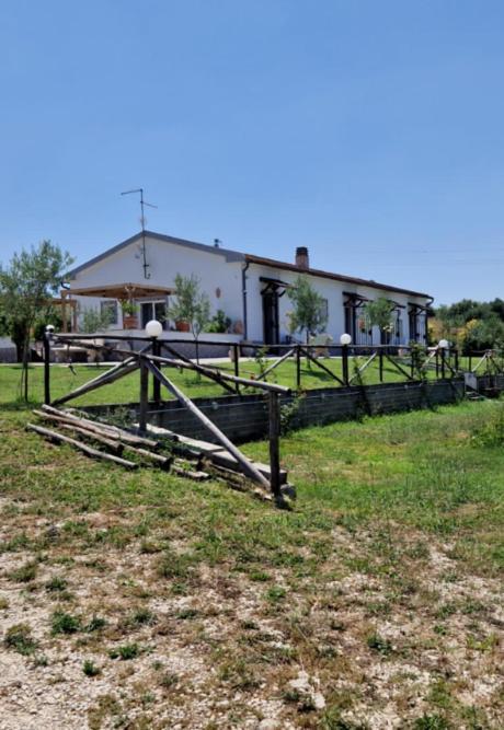 Casale Bianco Al Casello Dell' Autostrada Guidonia Buitenkant foto